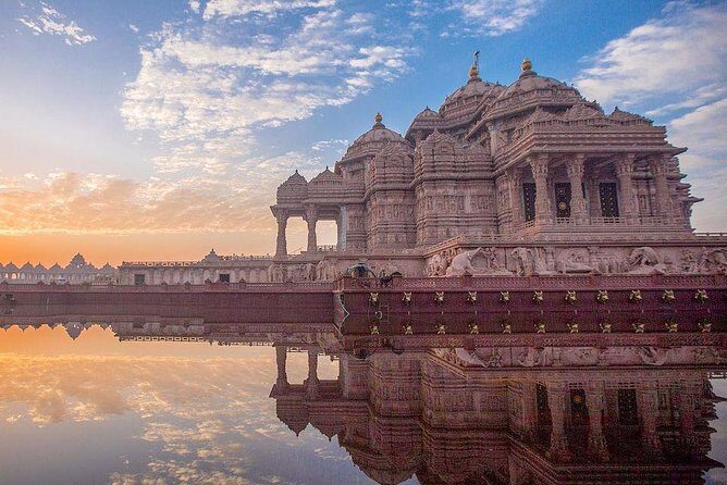 Small-Group Guided Tour to Akshardham Temple in New Delhi - Visiting the Akshardham Temple