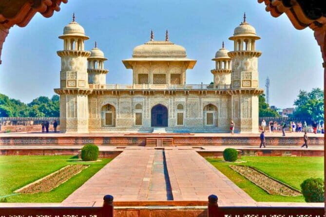 Sunrise Taj Mahal And Agra Private Tour From Delhi - Transport and Guide Experience