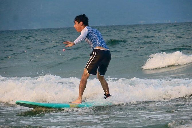Surf Lessons - Equipment and Conditions: What’s Included and What to Expect