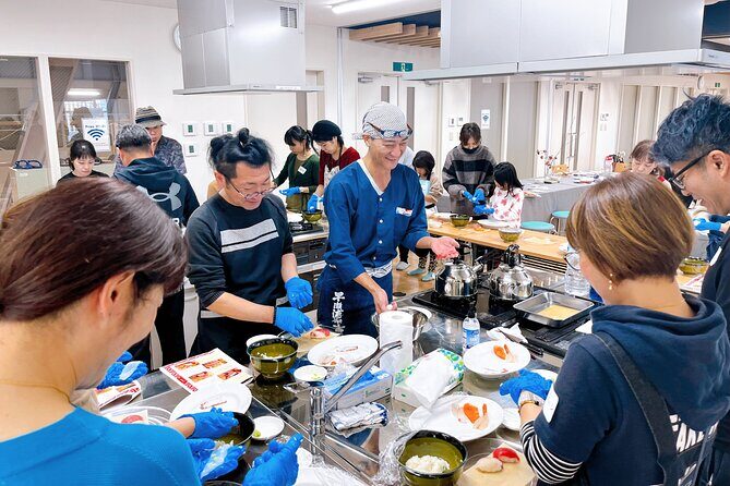 Sushi Making Experience Class in Naha Makishi Public Market - The Details: Itinerary Breakdown