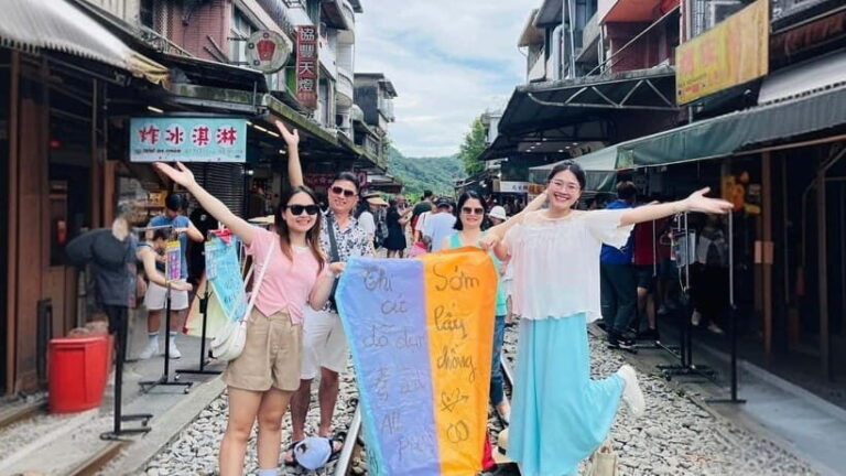 Taipei: Jiufen and Shihfen Half Day Tour - What to Expect and Practical Tips