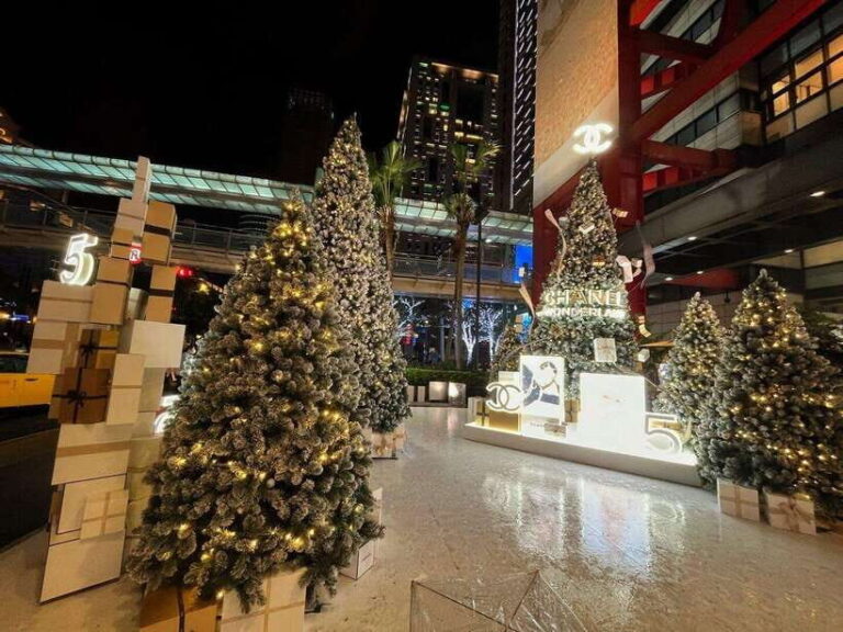 Taipei: Walking Christmas Photography and Shopping Tour - Cultural and Historic Highlights