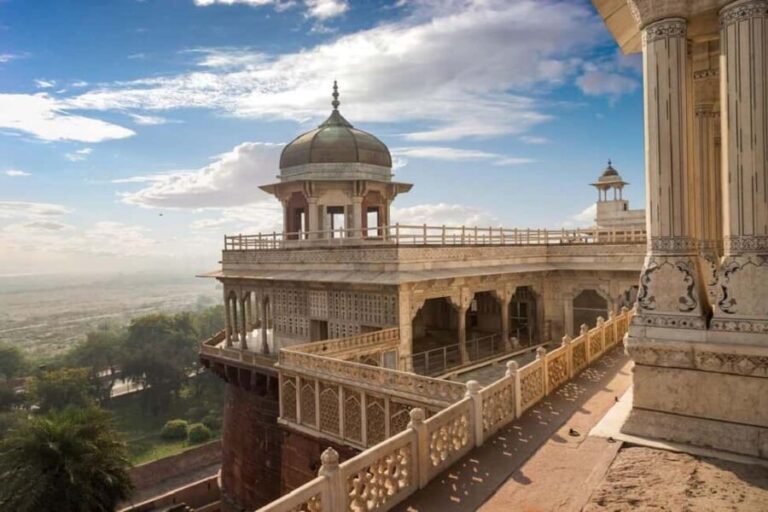 Taj Mahal & Agra Fort Tour from Delhi by Car Fast Entry - Lunch and Local Flavor