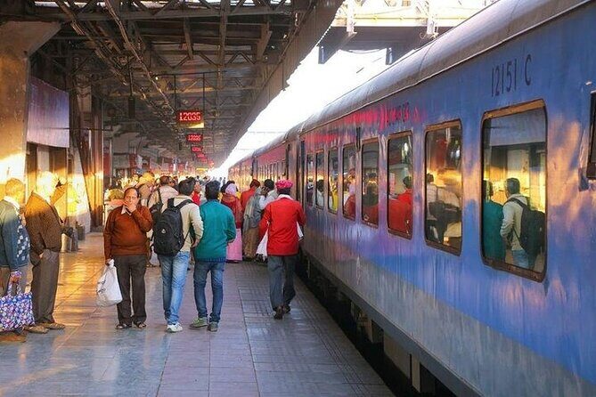 Taj Mahal Day Tour from Delhi by Superfast Train - All Inclusive - The Morning: From Delhi to the Taj Mahal