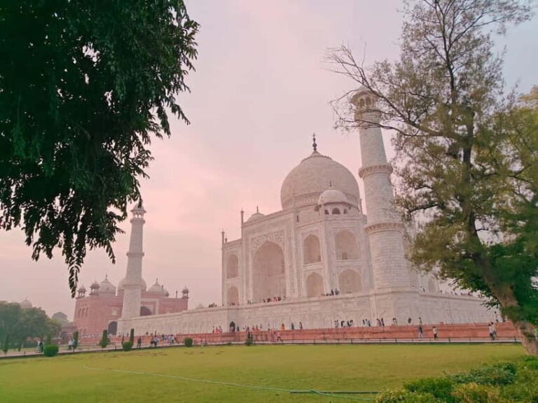 "Taj Mahal" Tour by India's Fastest Train (Gatiman Express) - An In-Depth Look at the Experience