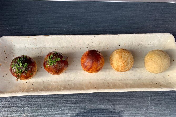 Takayama oldtownship walking tour with local guide. (About 70min) - The Food Sample: Making Takoyaki