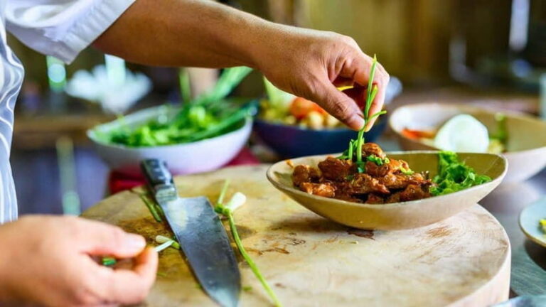 Taste of Bangkok: Michelin Guide Streetfood Small Group Tour - What To Expect During the Tour