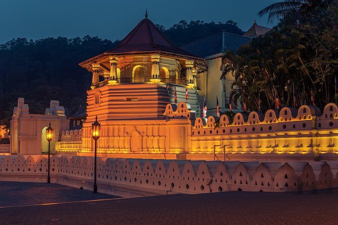 Temple of The Sacred Tooth Relic Entrance Ticket with Guide - Who Will Love This Tour?