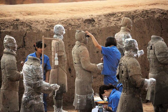 Terracotta Warriors, City Wall and Muslim Food Street - Authenticity and Local Engagement