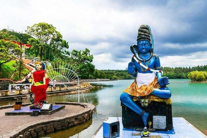 The Gorgeous South of Mauritius: Full-day tour incl Tea Factory & Crocodile park - What are the main pros and cons?