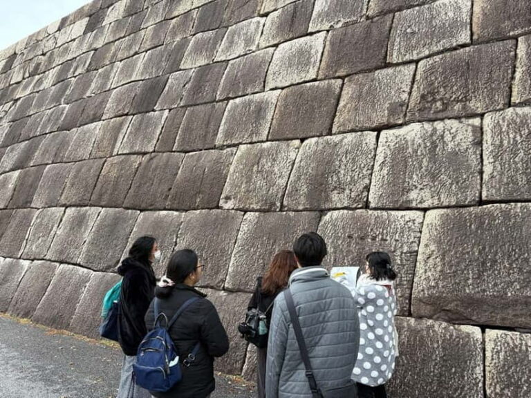 Tokyo: Imperial Palace with Nostalgic Alley Kagurazaka tour - What Makes This Tour Special?