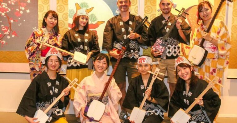 TOKYO SHAMILet's make a mini shamisen and play it! - The Value of This Experience