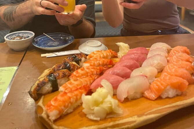 Tsukiji FISH MARKET "Hidden Food Spots TOUR" in SPANISH & ENGLISH - The Historic Sushi Experience