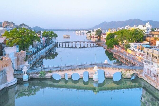 Udaipur in Half Day Sightseeing with guide and transfers - Who Should Consider This Tour?