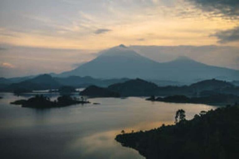 Uganda: 5-Day Holiday to Uganda - Gorilla Trekking - Starting Point: From Entebbe to Queen Elizabeth National Park