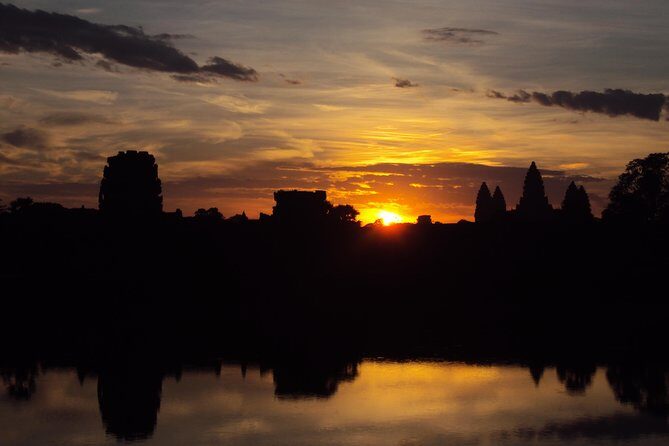 Unveiling 2 Days Private Angkor Wat/Beyond In Sunrise/Sunset Tour - Detailed Breakdown of the Itinerary