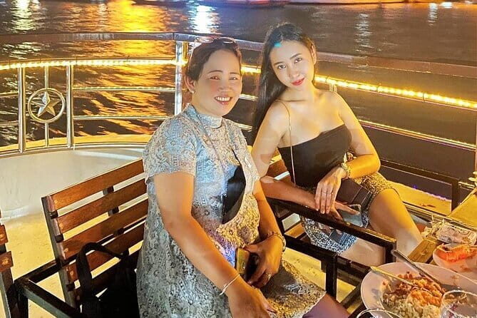 Vela Dinner Buffet Cruise with Bangkok Night Views and Shows - The Food: What to Expect