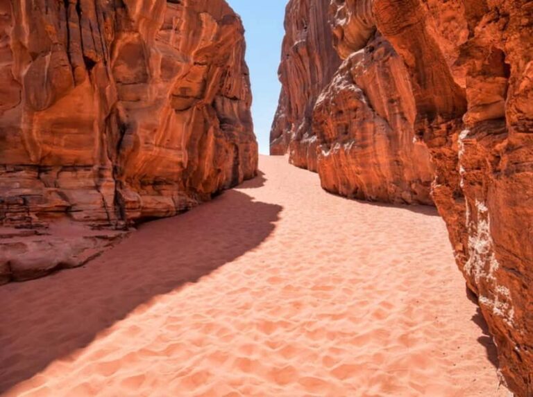 Wadi Rum: 4x4 Full day Tour with Bedouin Guide and Sunset - Cultural Touchpoints and Local Hospitality