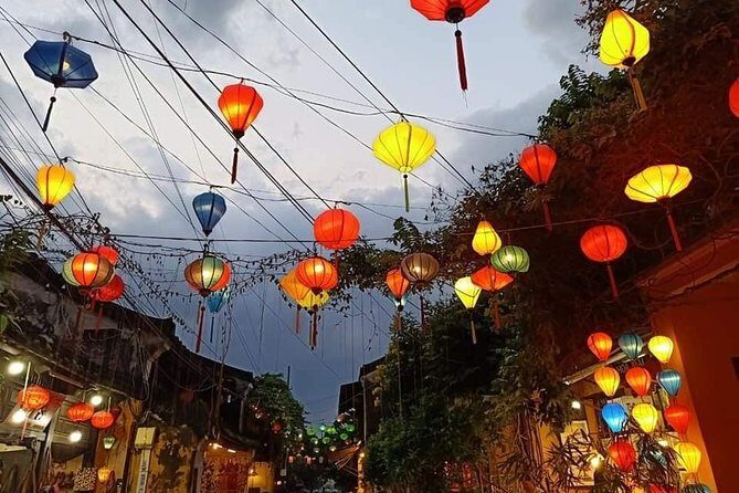 Walking Tour Hoi An city & Sampan Boat Ride with Colourful Lanterns,Night Market - FAQ