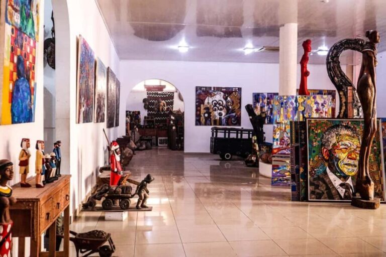 Walking Tour of Accra - Kwame Nkrumah Mausoleum