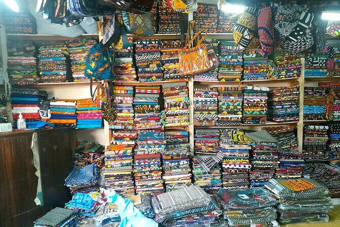 Your assistant in interpretation & in shopping in Dakar markets - The Real Deal: A Closer Look at the Market Tour