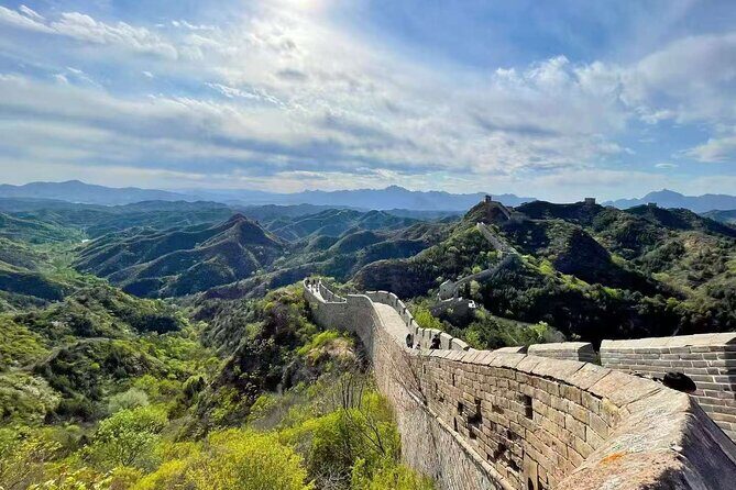 ZANBUS: Trip to the Jinshanling Great Wall Departing at 7:30 AM - Authenticity and the Guide Experience