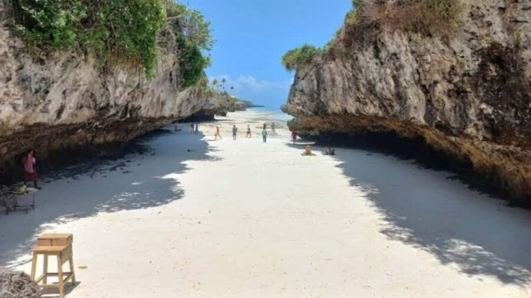 Zanzibar: Jozani Forest, Salaam Cave & Mtende Beach tours - Mtende Beach: A Quiet Paradise