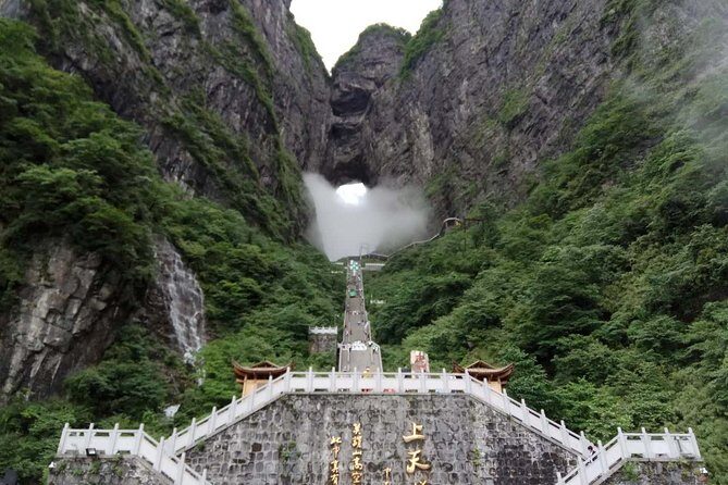 Zhangjiajie 2 days highlight tour - Day 1: Tianzi Mountain, Yuanjiajie Avatar Mountain, and Zhangjiajie Glass Bridge