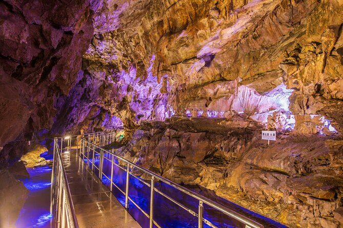 1-Day Tour from Takayama: Hida Folk Village, Caves & Ropeway - What to Expect Regarding Transportation and Group Size
