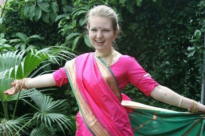 1-Hour Guided Saree and Veshti Workshop in Puducherry - A Deep Dive into the Experience