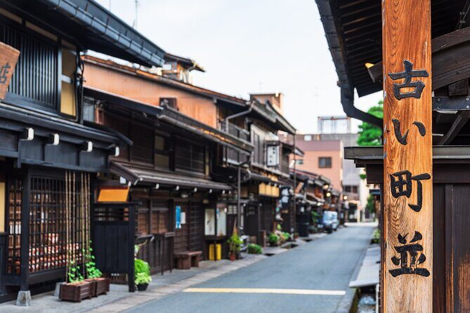 1Day Private Shirakawago and Takayama with Public bus from Nagoya - Itinerary Breakdown and What to Expect
