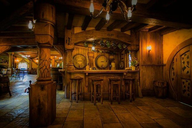 2 Day Waitomo Caves, Hobbiton Movie Set and Rotorua Tour from Auckland - What Makes This Tour Stand Out?