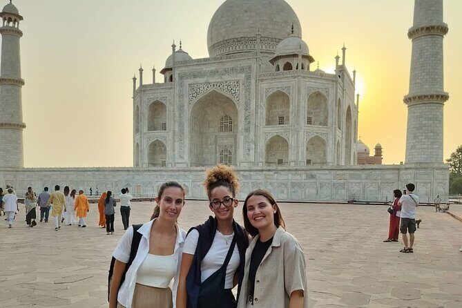 2 Days Overnight Taj Mahal and Agra Tour From Delhi - The Itinerary: What to Expect Each Day