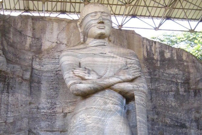 4 Days Tour To Polonnaruwa Sigiriya Dambulla Kandy & Nuwara Eliya - Day 3 – Kandy: Gardens, Culture & Sacred Relics