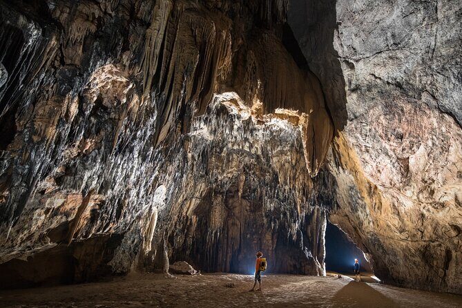4km Paradise Cave Tour from Dong Hoi - The Underground Stream and Sky Well