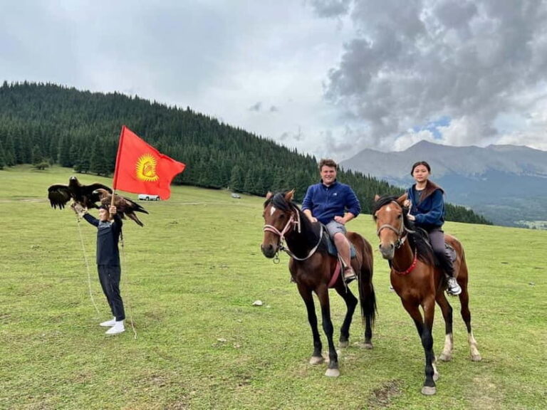 5 day tour to Son Kol, Issyk Kul and Altyn Arashan - Day 2: Son Kul to Issyk Kul via a Cultural Detour in Bokonbaevo