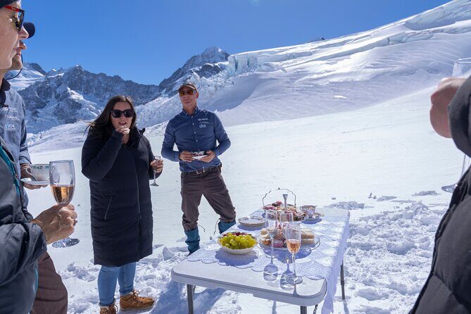 90 Minute private helicopter charter - Picnic amongst the Peaks - What’s Included and Practical Considerations