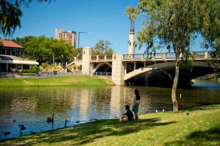 Adelaide: Highlights, Hahndorf & McLaren Vale Wine Tasting - How the Tour Feels in Practice