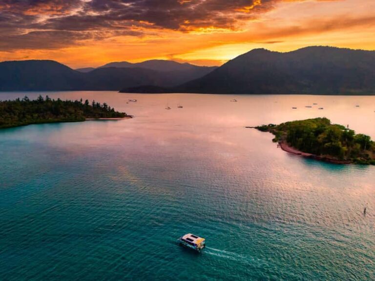 Airlie Beach: Bottoms Up Sunset Cruise with Drink - Who Is This Tour Best For?