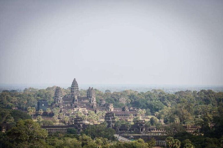 Angkor Balloon Sunrise or Sunset ride and Pick up/Drop off - Who Should Consider This Tour?