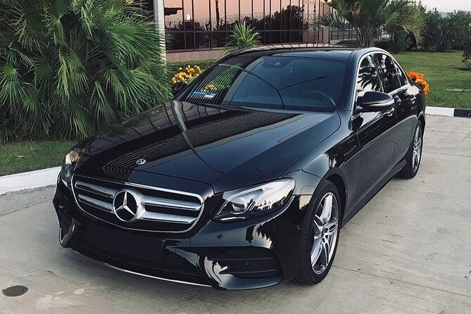 Arrival Private Transfer from Airport CHC to Christchurch in Business Car - The Experience in Practice