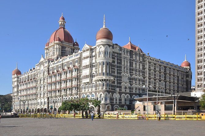 Arrival Private Transfers: Mumbai Airport BOM to Mumbai City in Business Car - The Ride: Comfort, Safety, and Convenience