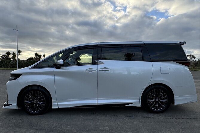 Auckland Airport/CBD Transfer 1-7 traveler (VIP/Luxury Vehicles) - Vehicle Options and Comfort