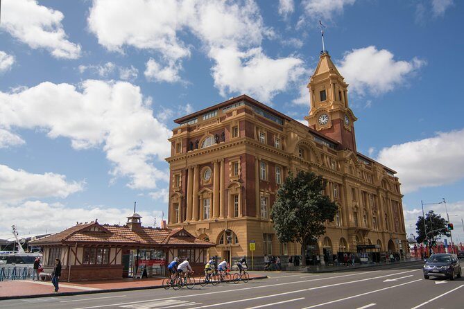 Auckland City Highlights, Afternoon Piha Beach & Rainforest Tour - Transportation and Group Size