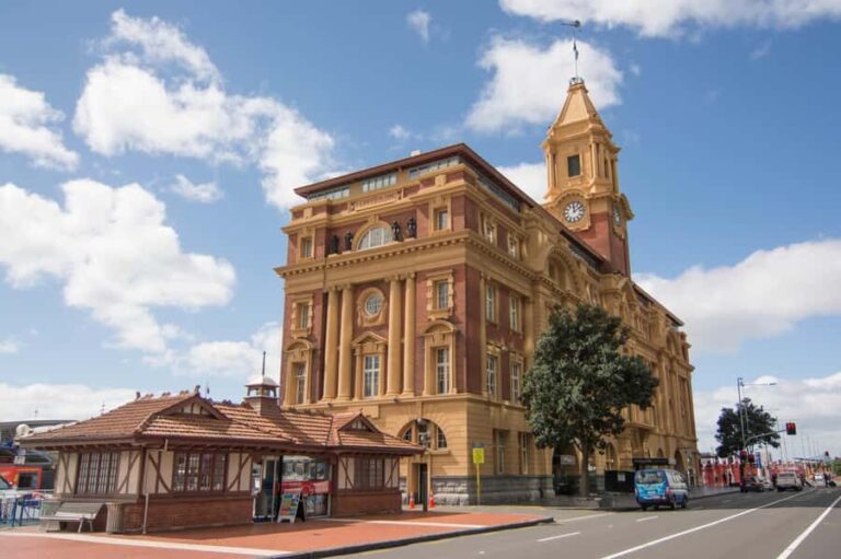 Auckland: Guided Small Group City Discovery Tour - Highlights of Each Stop