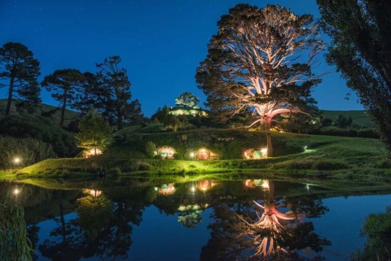 Auckland: Hobbiton & Waitomo Glow Worm Caves Private Tour - Step 1: Exploring Hobbiton