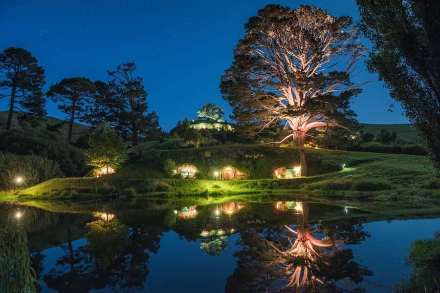 Auckland: Hobbiton & Waitomo Glow Worm Caves Private Tour - Step 1: Exploring Hobbiton