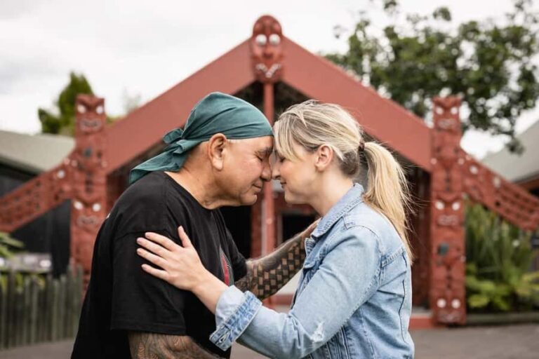 Auckland: Rotorua Highlights with Te Puia Tour, Show & Lunch - The Return Journey: Scenic and Personal