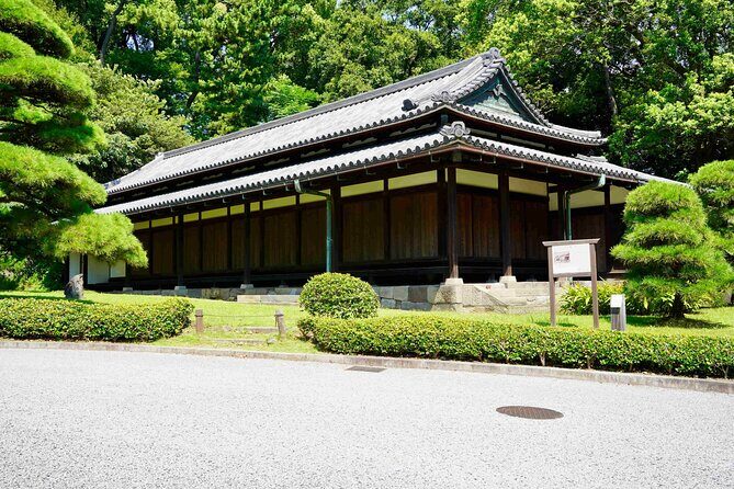 Audio Guide Tour in The East Gardens of the Imperial Palace - Authentic Stories from Travelers