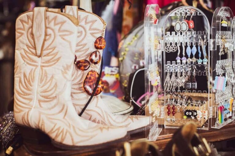 Ballarat: Vintage Fashion Shopping Tour with Coffee & Bubbly - What Makes This Tour Stand Out?